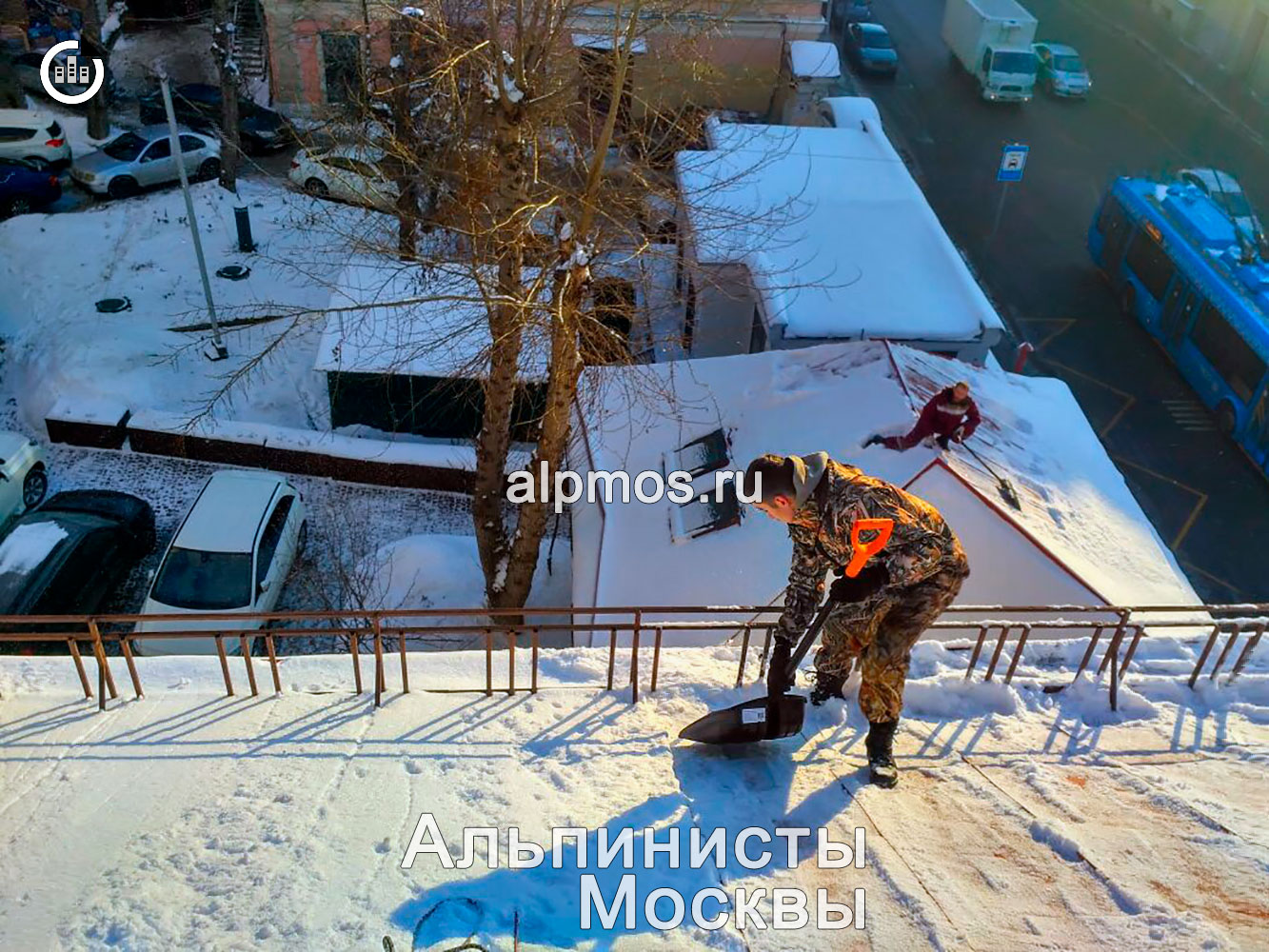 Очистка кровли промышленными альпинистами | Альпинисты Москвы